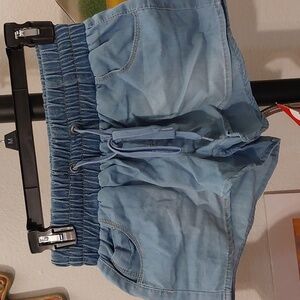 Cute Jean shorts with elastic waist and tie